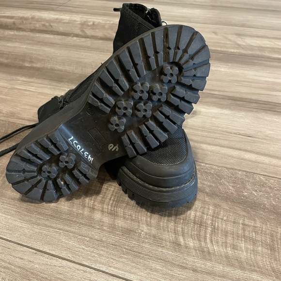 Canvase Fabric Steve Madden ankle booties - Picture 5 of 7